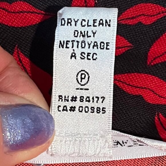 Diane von Furstenberg DVF Iconic Kiss Gildred Black Red Lip Wrap Silk Dress Sz 8 - Picture 16 of 16